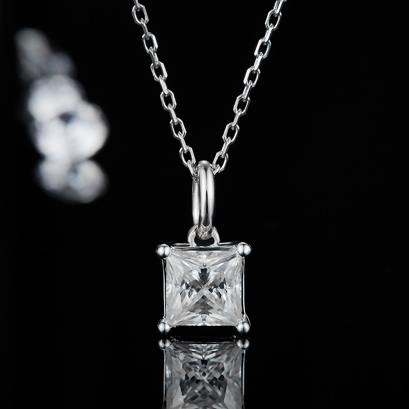 O90K (T90E) Princess-Cut Pendant