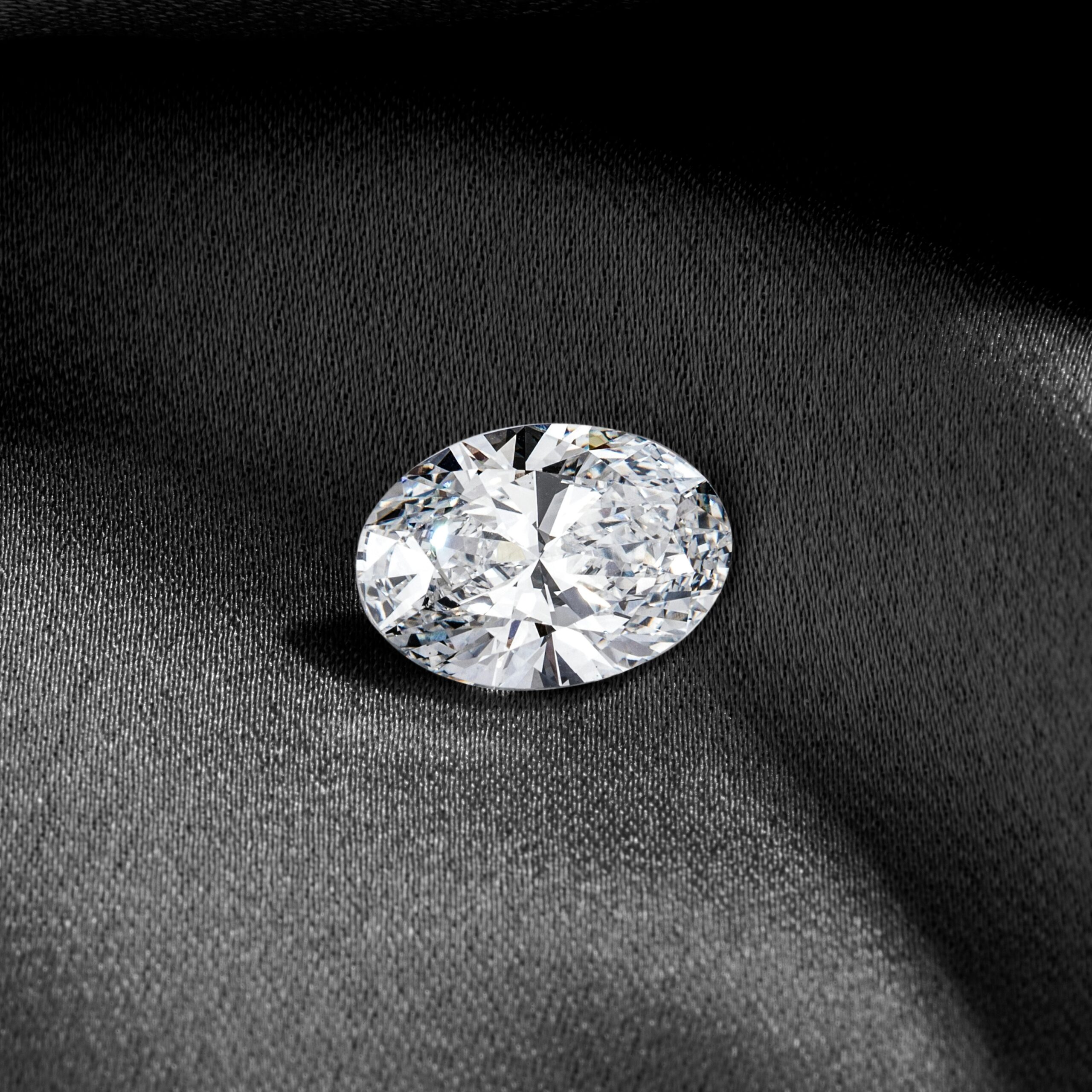 G color diamond engagement ring guide showing appearance, value, and comparison with higher color grades